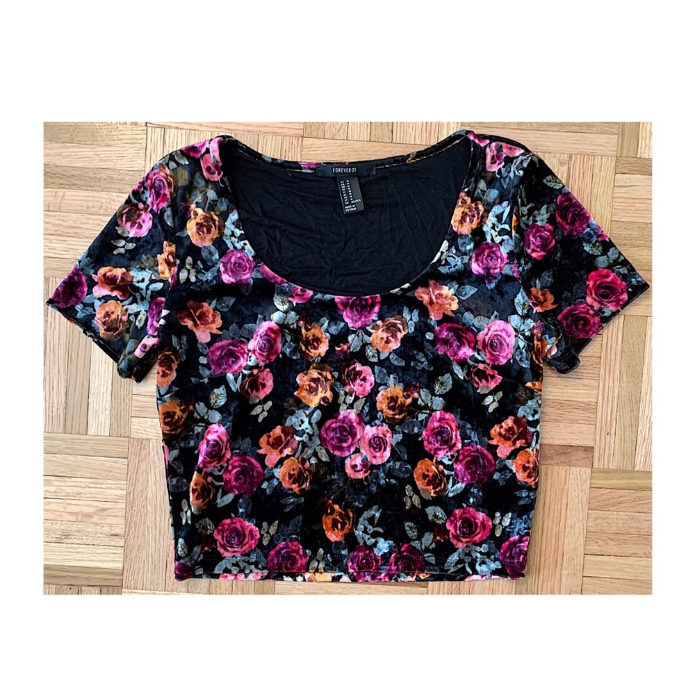 F21 | crushed velvet floral short sleeve crop top